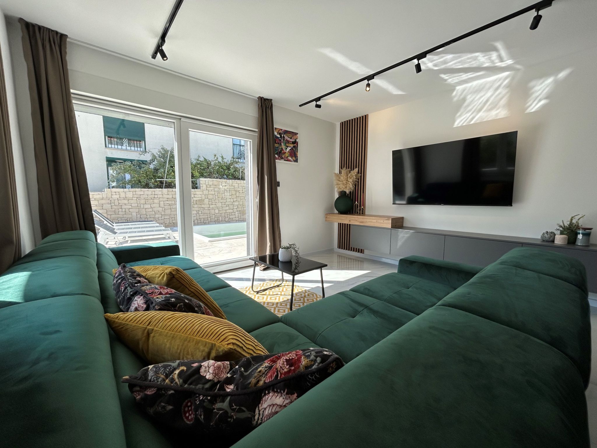 Villa Velvet-Image-tags.info