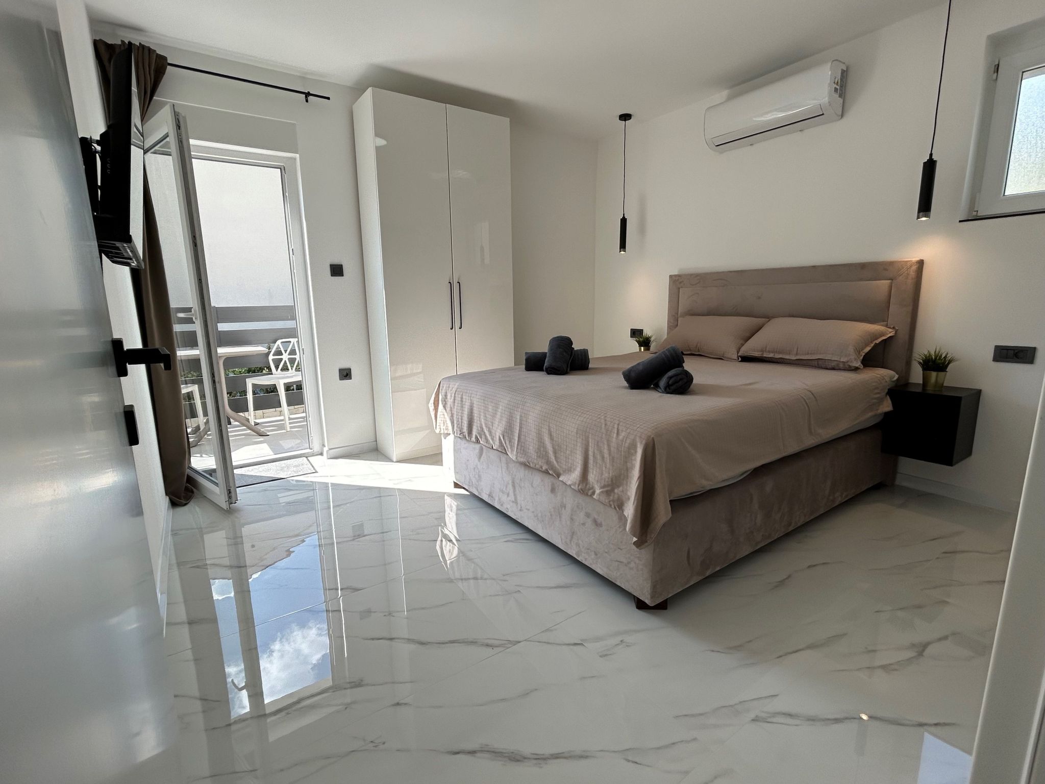 Villa Velvet-Image-tags.info