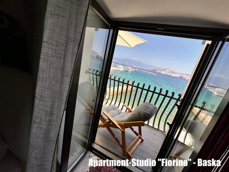 Aan zee gelegen appartement in het centrum van Baška, Krk in Baska