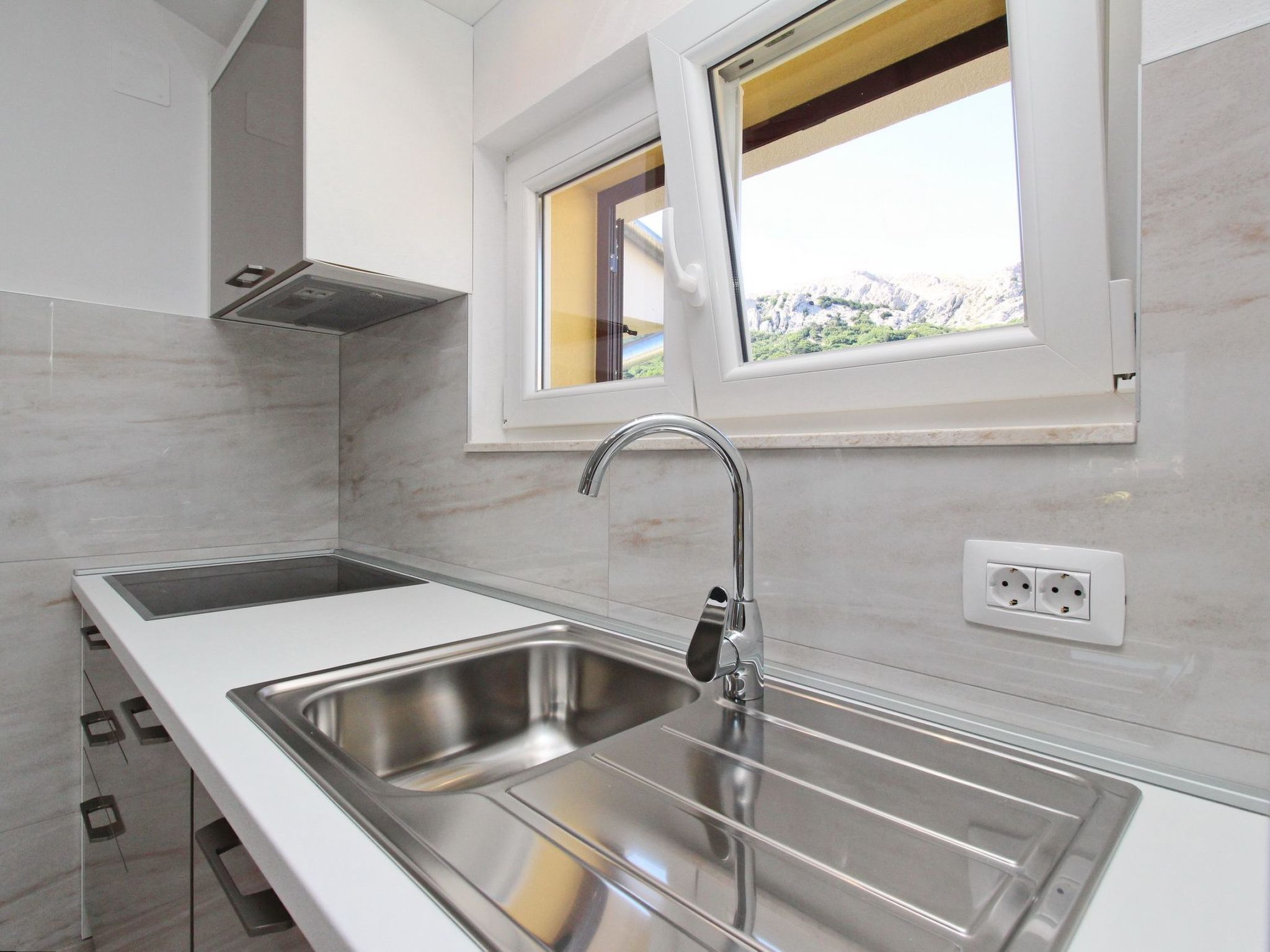 Charmantes Appartement in Baška mit Eigenem Balkon-Binnen