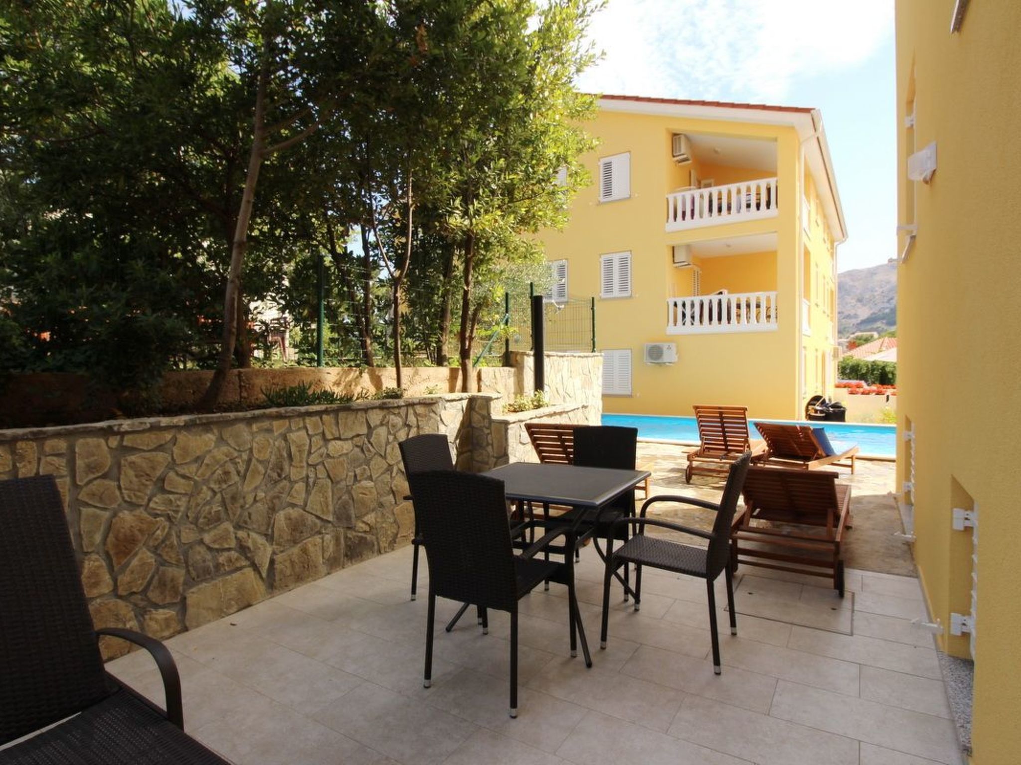 Photo of Appartement in Baška mit gemeinsamem Pool und Grill