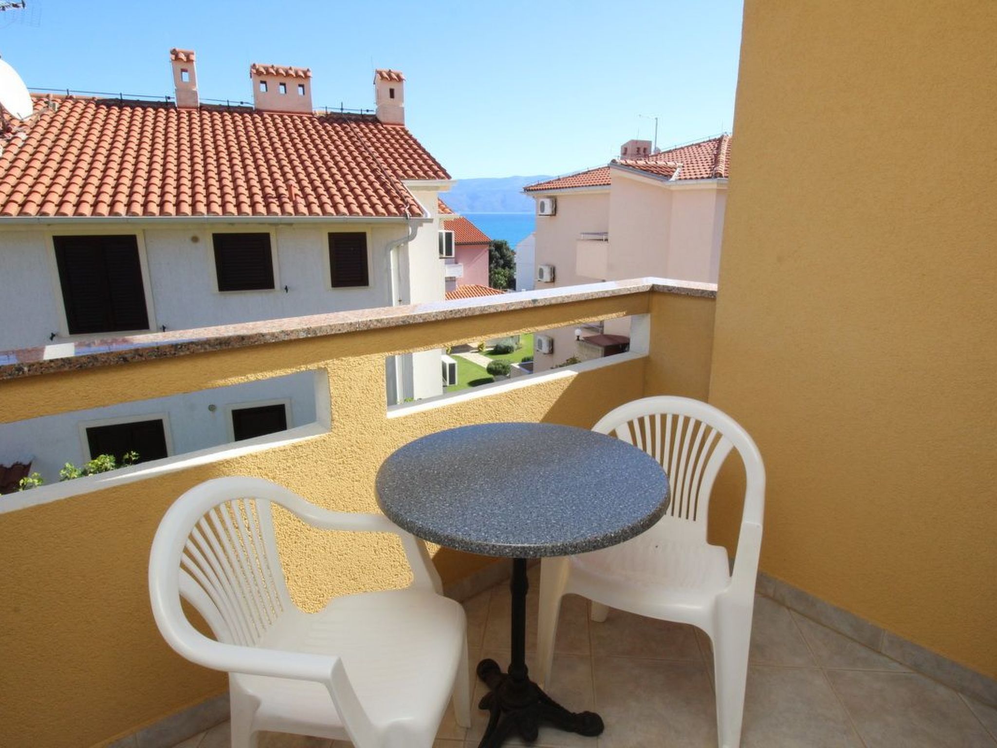 Appartement in Baška mit Eigenem Balkon Accommodation in Krk Island