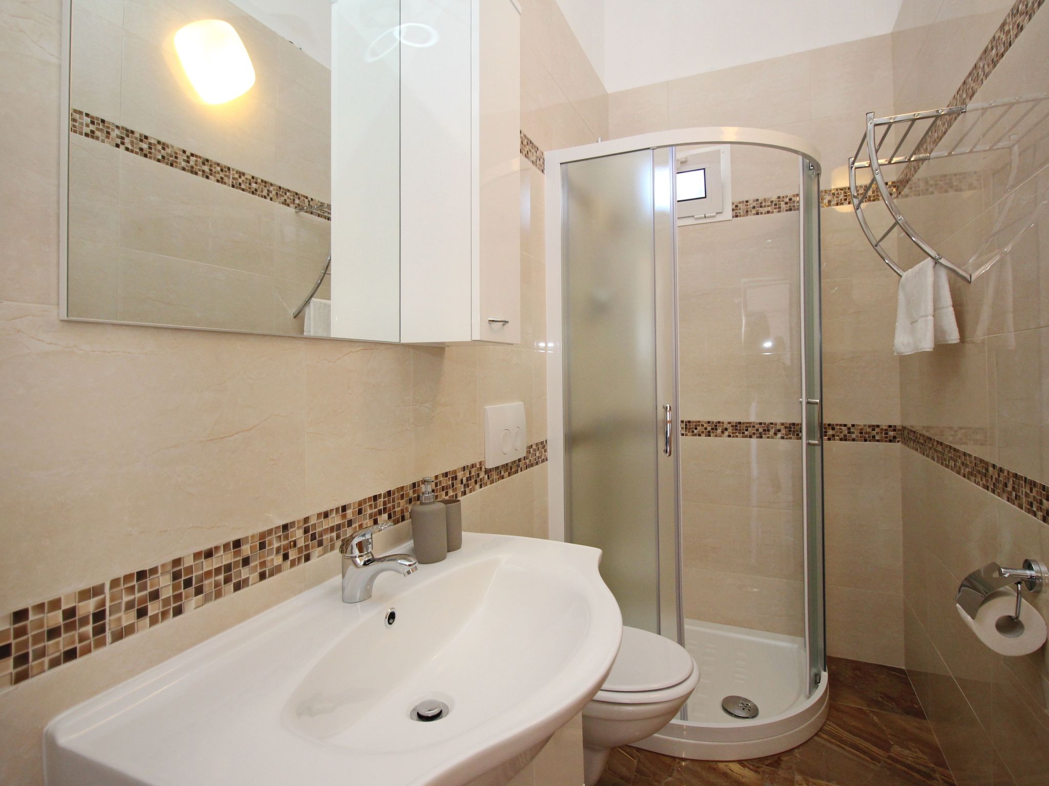 Modern eingerichtete Apartment für 2 Personen, Klimatisiert, freie Parkplatz un-Image-tags.info