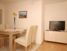 Comfortabel appartement met eigen terras in Baška, op 300 meter van zee - thumbnail 1