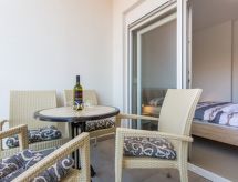 Compact appartement met balkon op 350 meter van zee in Baška, Krk - thumbnail 2