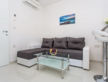 Compact appartement met balkon op 350 meter van zee in Baška, Krk - thumbnail 4
