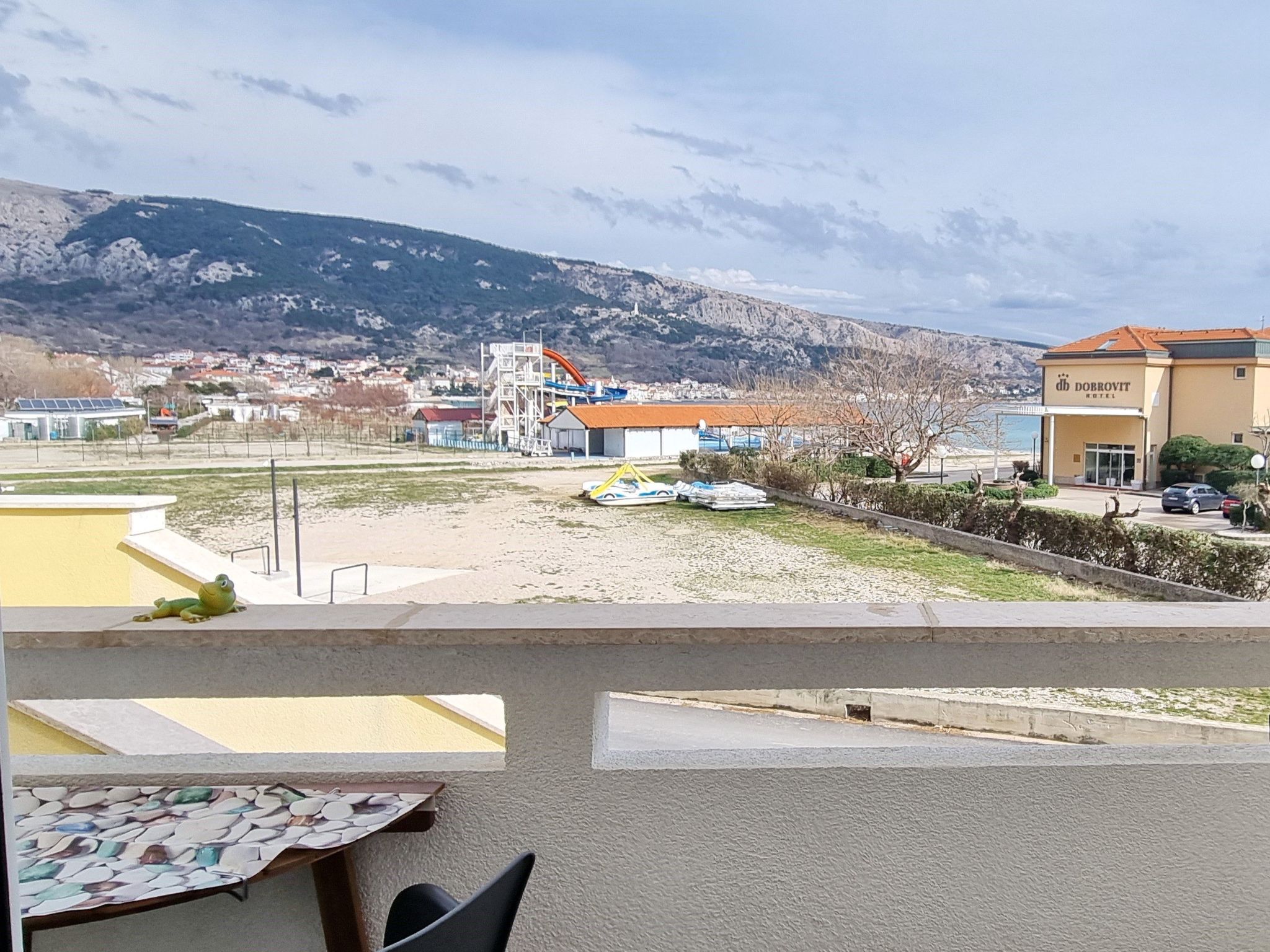 Photo of in Baska in der Nähe von Strand