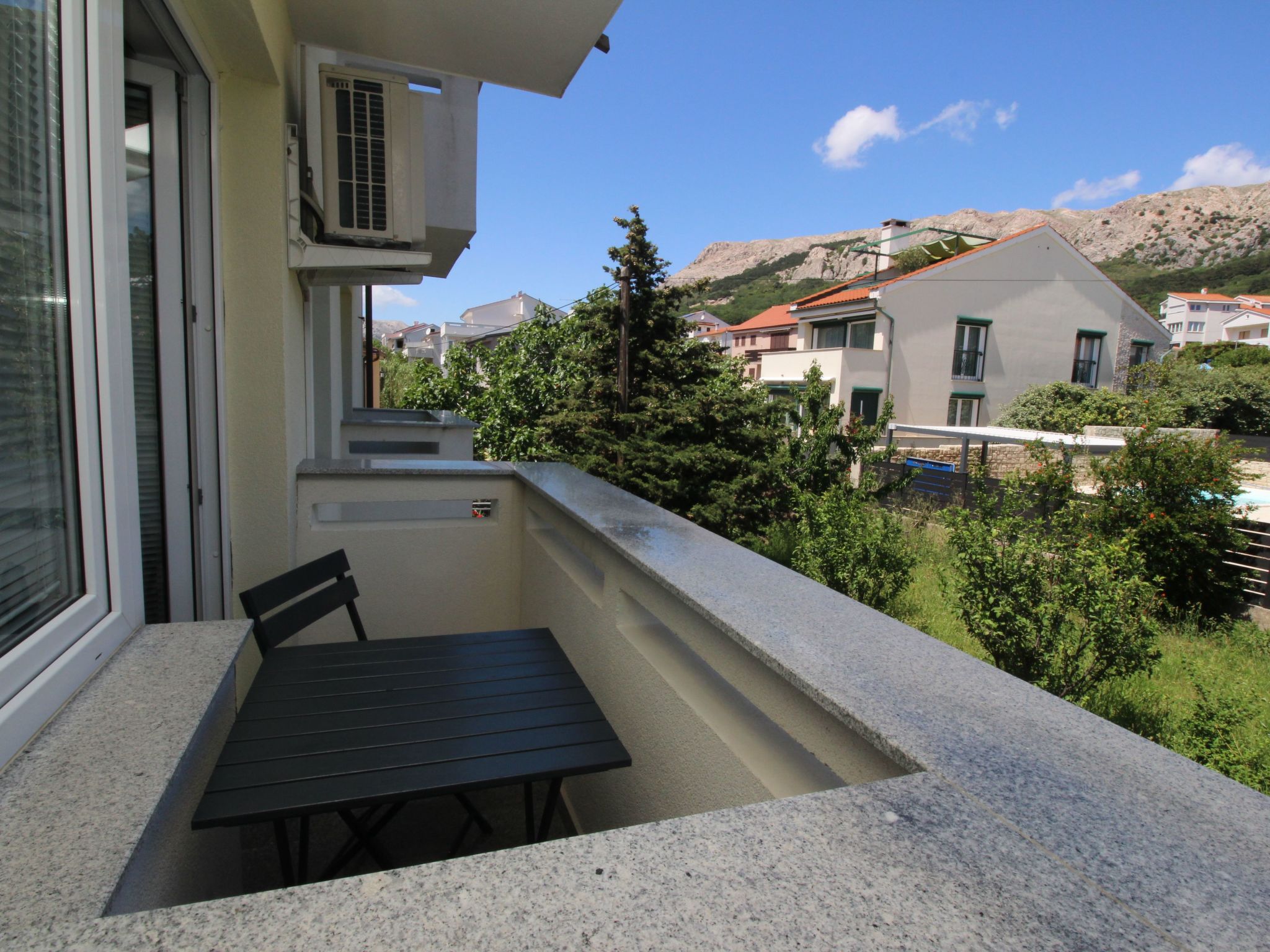 Photo of Modern eingerichtete Apartment ideal für junge Paaren im Zentrum von Baska