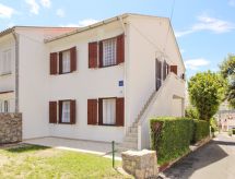Vrijstaande vakantiewoning voor 5 personen met balkon, op 300 meter van zee in Baška - thumbnail 1