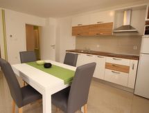 4-persoons appartement aan zee in Baška, Krk (2) - thumbnail 1
