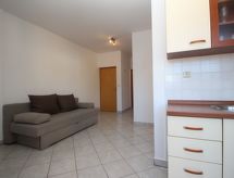 Vrijstaande vakantiewoning met eigen balkon op 350 meter van zee in Baška - thumbnail 4