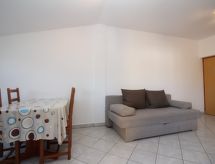 Vrijstaande vakantiewoning met eigen balkon op 350 meter van zee in Baška - thumbnail 5