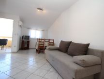 Vrijstaande vakantiewoning met eigen balkon op 350 meter van zee in Baška - thumbnail 6