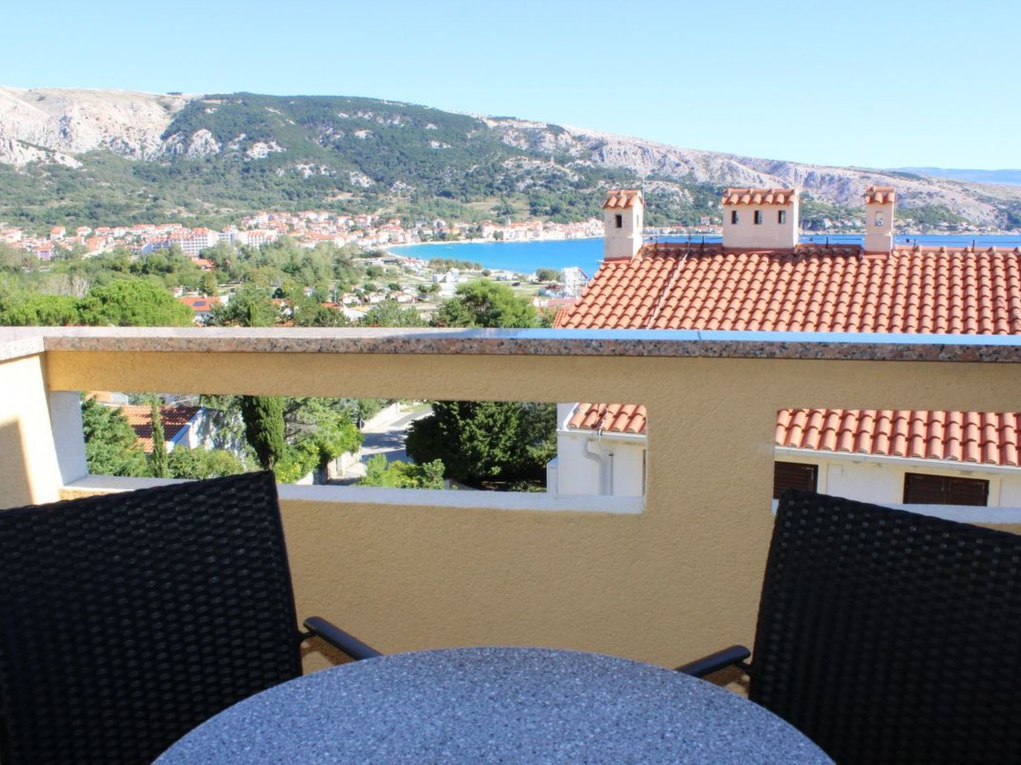 In Baška mit Eigenem Balkon-Binnen