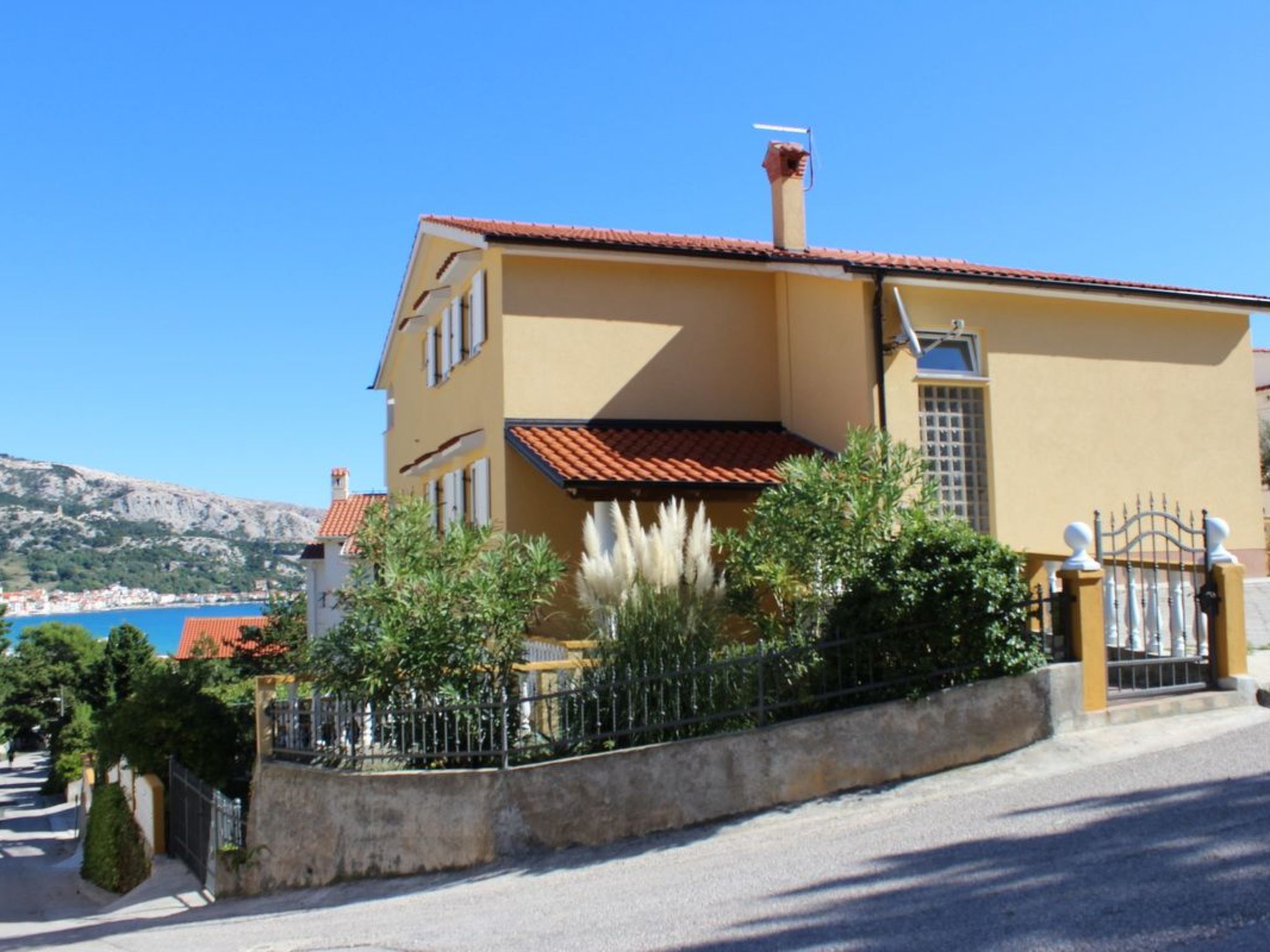 In Baška mit Eigenem Balkon-Binnen
