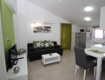 Appartement op 200m van zee met zwembad in Baška, Krk - thumbnail 1