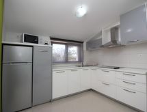 Appartement op 200m van zee met zwembad in Baška, Krk - thumbnail 3
