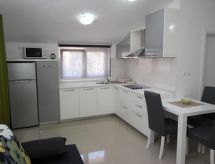 Appartement op 200m van zee met zwembad in Baška, Krk - thumbnail 4