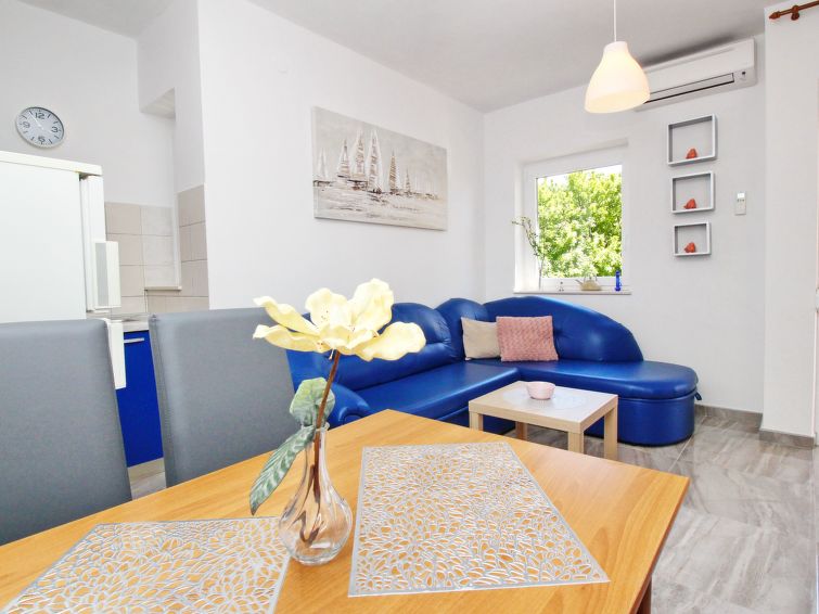 Op 450 m van zee: Rustgevend appartement in Baška, Krk in Baska