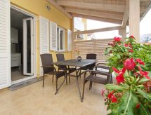 Luxe appartement op loopafstand van zee met zwembad in Baška, Krk - thumbnail 2