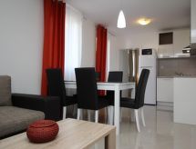 Luxe appartement op loopafstand van zee met zwembad in Baška, Krk - thumbnail 3