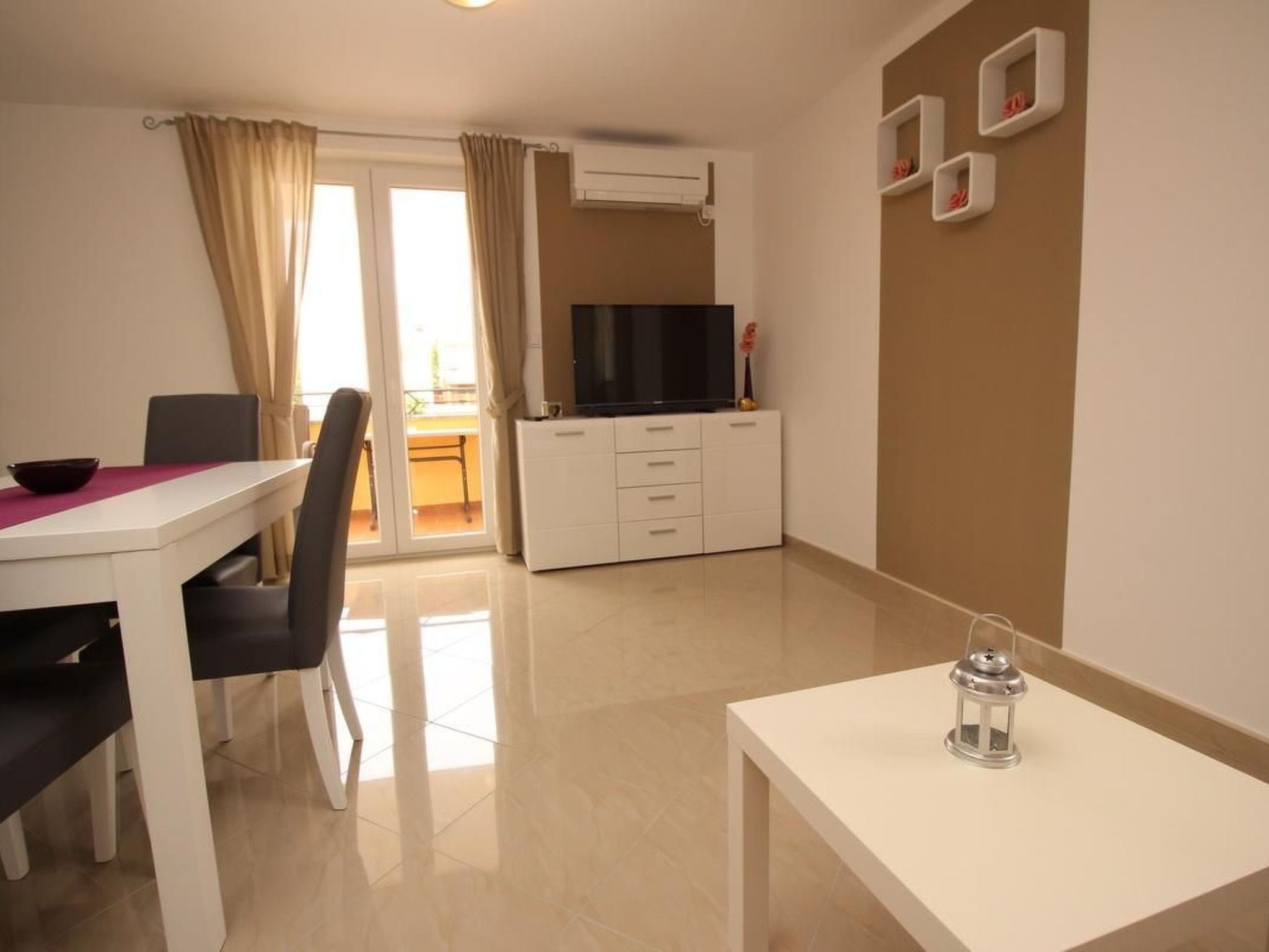 Gorica II A2+1 br.5-Drinnen