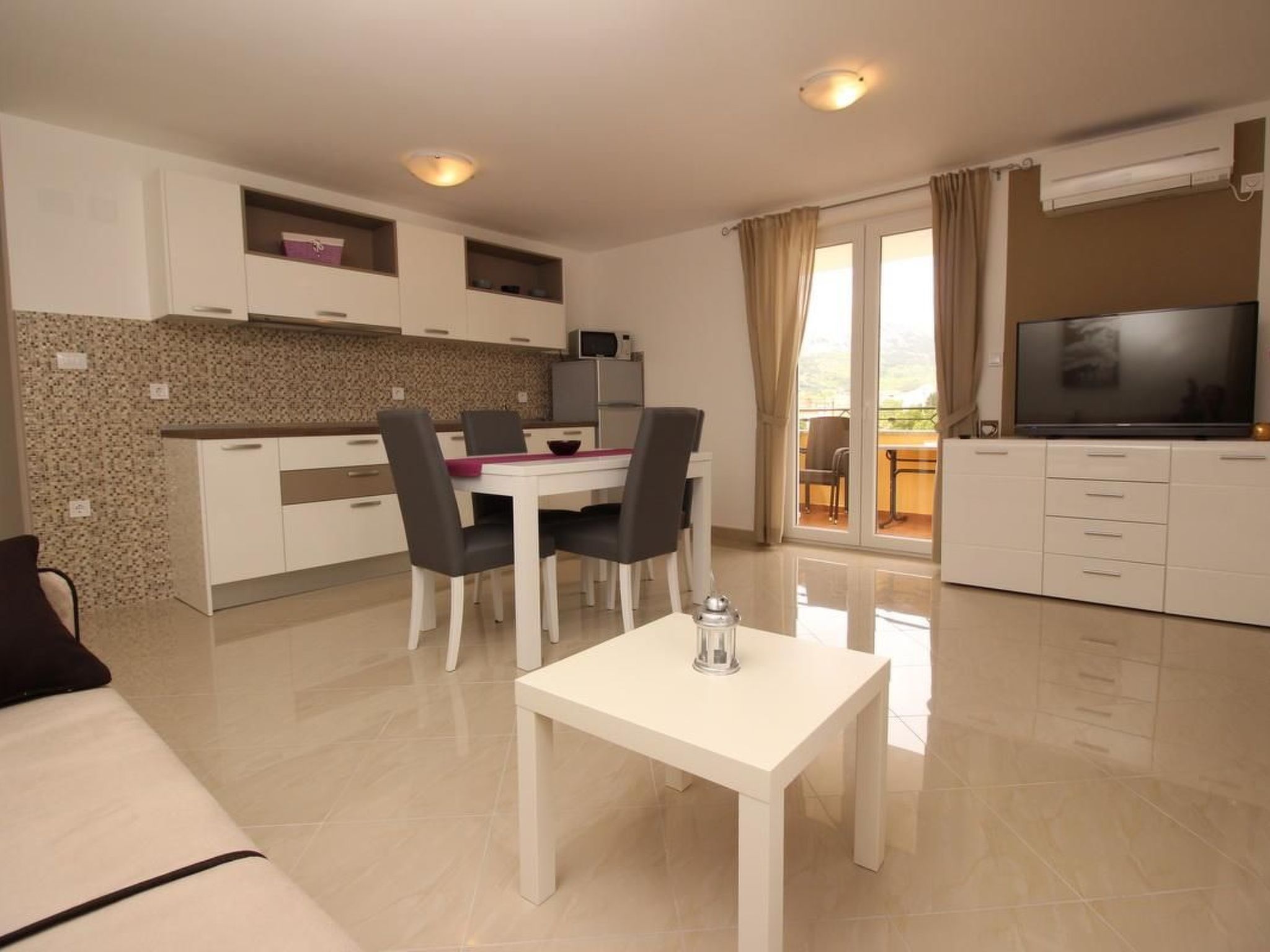 Gorica II A2+1 br.5-Drinnen