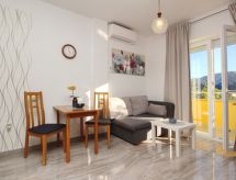 Knus appartement met eigen balkon op 450 meter van zee in Baška - thumbnail 2