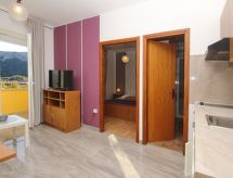 Knus appartement met eigen balkon op 450 meter van zee in Baška - thumbnail 4