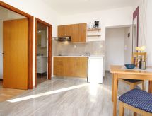 Knus appartement met eigen balkon op 450 meter van zee in Baška - thumbnail 5