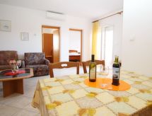Vrijstaande vakantiewoning op 150 meter van zee in Baška, voor 5 personen - thumbnail 1