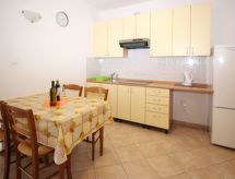 Vrijstaande vakantiewoning op 150 meter van zee in Baška, voor 5 personen - thumbnail 5
