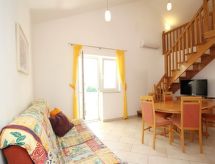 Appartement vlakbij zee in Baška voor 6 personen met airco en balkon - thumbnail 1