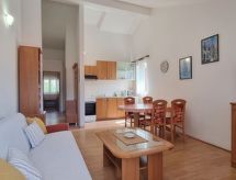 Vrijstaande vakantiewoning Baška, 300m van zee met eigen balkon - thumbnail 2
