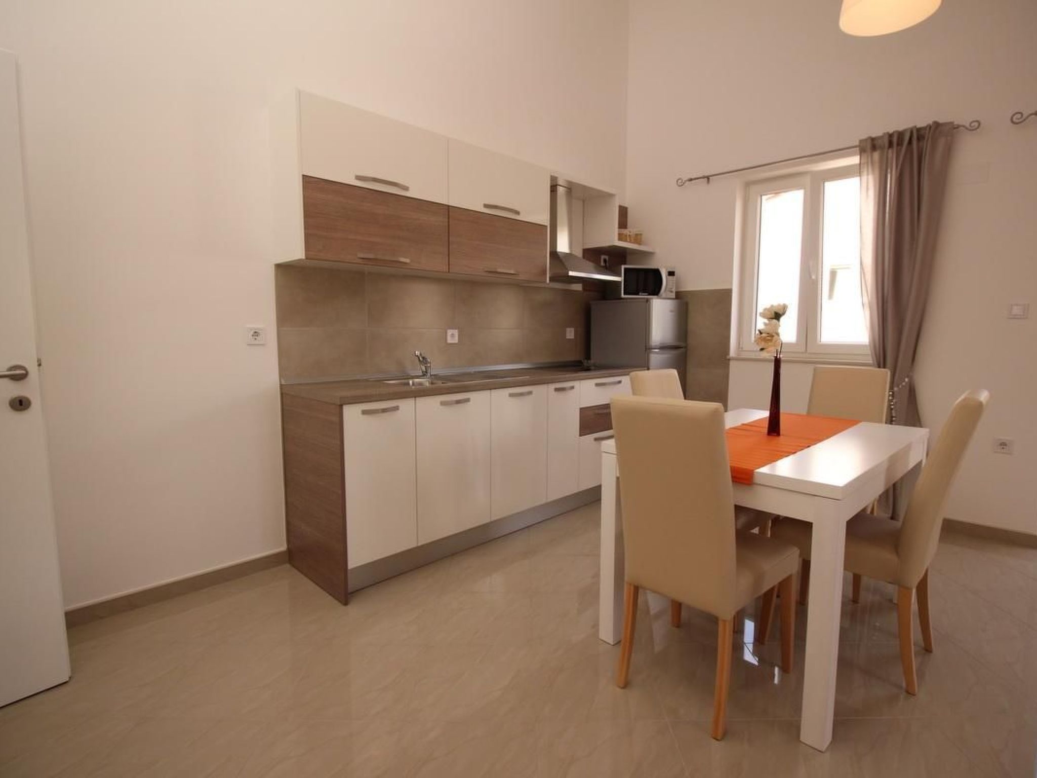 No. of persons: 2-3 Places: 60 m2 (2nd floor) Apartment facilities: Bedroom : double room , double bed Living area : living room, dining room and kitchen are one unit; one additional sleeping possibil..