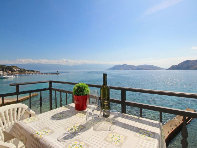 2-persoons appartement in het centrum van Baška, Krk in Baska