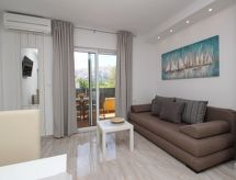 Zonnige vakantiewoning voor 4 in Baška, vlakbij het strand met eigen balkon - thumbnail 1