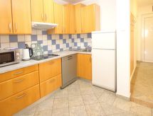 Ruim appartement aan zee in Baška met privébalkon en uitzicht - thumbnail 1