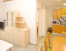 Ruim appartement aan zee in Baška met privébalkon en uitzicht - thumbnail 2