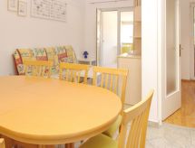 Ruim appartement aan zee in Baška met privébalkon en uitzicht - thumbnail 5