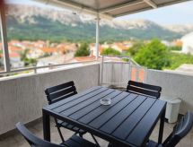 Vrijstaand appartement met balkon op 300m van het strand in Baška - thumbnail 4