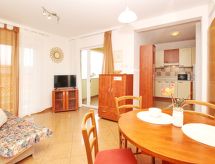 Comfortabel appartement in Baška met eigen balkon, vlakbij zee - thumbnail 1