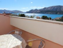Vrijstaand vakantiehuis met eigen balkon op 150m van zee in Baška - thumbnail 3