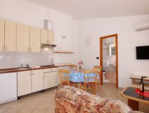 Vrijstaand vakantiehuis met eigen balkon op 150m van zee in Baška - thumbnail 6