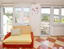 Modern appartement voor 2 personen op 90m van zee in Baška centrum - thumbnail 2