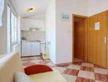 Modern appartement voor 2 personen op 90m van zee in Baška centrum - thumbnail 3