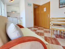 Modern appartement voor 2 personen op 90m van zee in Baška centrum - thumbnail 6