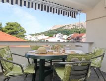 Appartement met zeezicht en overdekt balkon op 90 meter van het strand in Baška - thumbnail 1