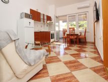 Appartement met zeezicht en overdekt balkon op 90 meter van het strand in Baška - thumbnail 2