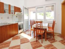 Appartement met zeezicht en overdekt balkon op 90 meter van het strand in Baška - thumbnail 3